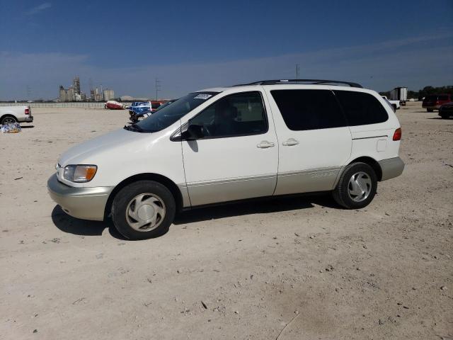TOYOTA SIENNA LE 2000 with VIN 4T3ZF13C5YU269703 - Photo from auction