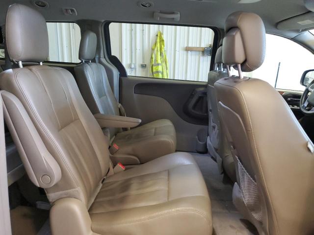 Photo 11 from auction – 2016 CHRYSLER TOWN & COU with VIN 2C4RC1BG1GR185674