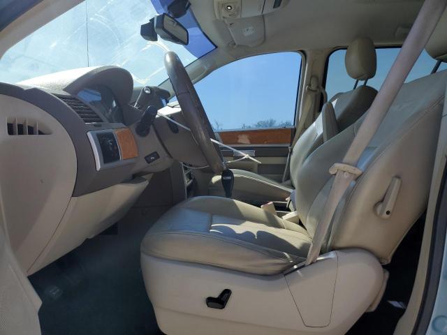 Photo 7 from auction – 2010 CHRYSLER TOWN & COU with VIN 2A4RR6DX2AR253541
