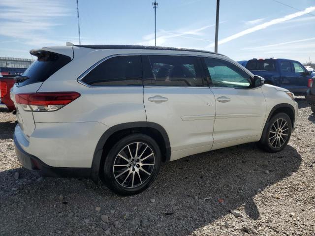 Photo 3 from auction – 2018 TOYOTA HIGHLANDER with VIN 5TDJZRFH0JS559039