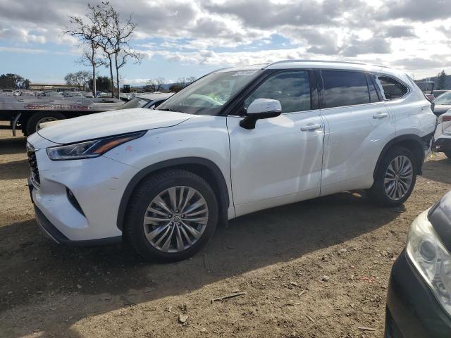 TOYOTA HIGHLANDER 2022 with VIN 5TDFZRBH0NS165395 - Photo from auction