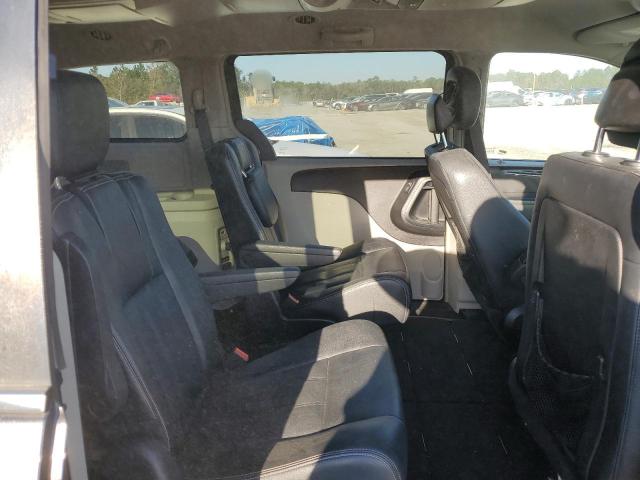 Photo 11 from auction – 2016 CHRYSLER TOWN & COU with VIN 2C4RC1BG4GR296445