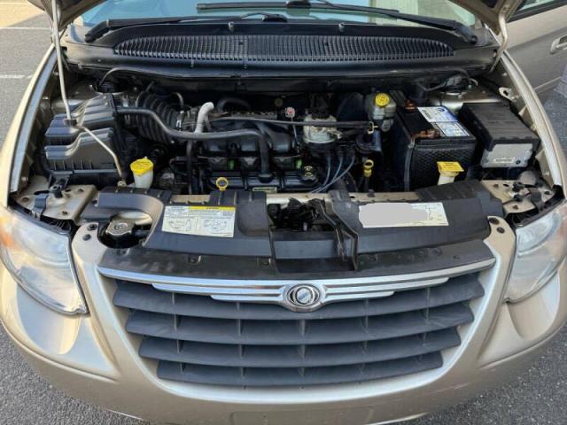 Photo 7 from auction – 2005 CHRYSLER TOWN & COU with VIN 2C8GP44R15R541631