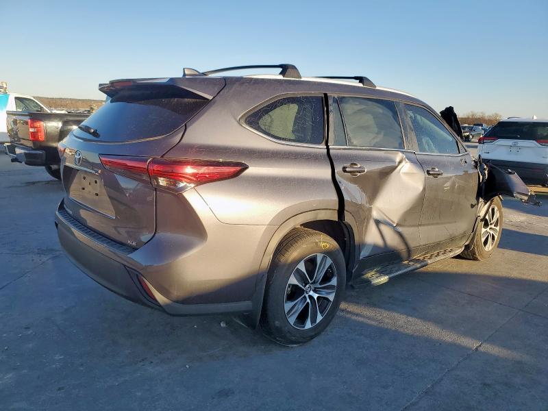 Photo 3 from auction – 2023 TOYOTA HIGHLANDER with VIN 5TDKDRAH4PS511031