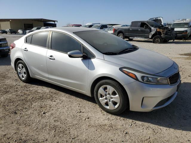 Photo 4 from auction – 2017 KIA FORTE LX with VIN 3KPFK4A7XHE042959