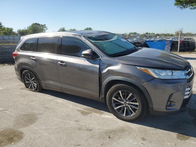 Снимка 4 от търг – 2018 TOYOTA HIGHLANDER с VIN 5TDKZRFH4JS537839