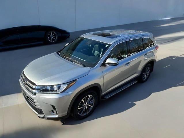 Photo 1 from auction – 2019 TOYOTA HIGHLANDER with VIN 5TDJZRFH4KS61517X