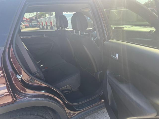 Photo 6 from auction – 2015 KIA SORENTO LX with VIN 5XYKTCA62FG614927