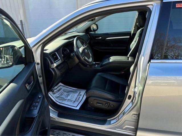 Photo 5 from auction – 2019 TOYOTA HIGHLANDER with VIN 5TDJZRFH4KS61517X