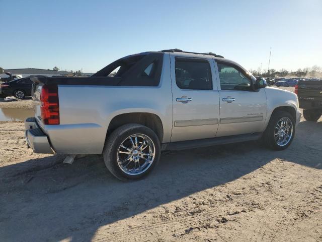 Photo 3 from auction – 2011 CHEVROLET AVALANCHE with VIN 3GNTKEE39BG337988