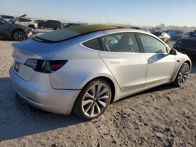 Снимка 3 от търг – 2018 TESLA MODEL 3 с VIN 5YJ3E1EA0JF015302