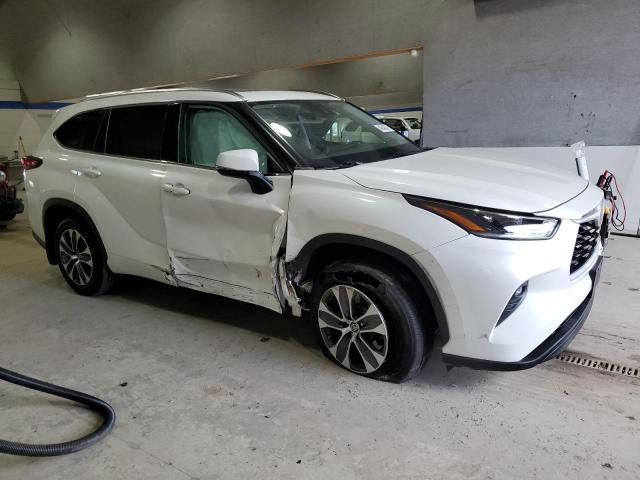 Photo 4 from auction – 2021 TOYOTA HIGHLANDER with VIN 5TDGZRBHXMS539417
