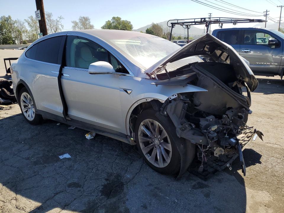 Photo 4 from auction – 2017 TESLA MODEL X with VIN 5YJXCAE27HF077113