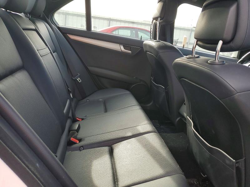 Photo 10 from auction – 2014 MERCEDES-BENZ C with VIN WDDGF8AB8ER317061