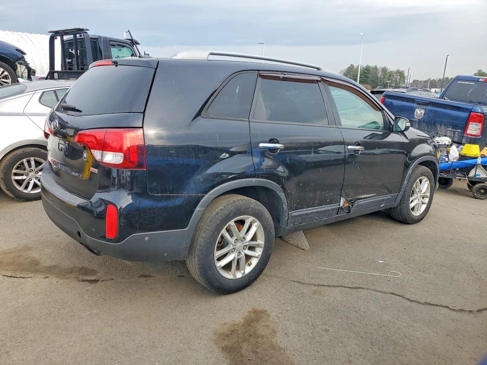 Photo 3 from auction – 2015 KIA SORENTO with VIN 5XYKTDA67FG616470