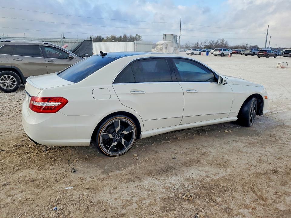 Foto 3 de la subasta – 2011 MERCEDES-BENZ E con VIN WDDHF5GB2BA277502