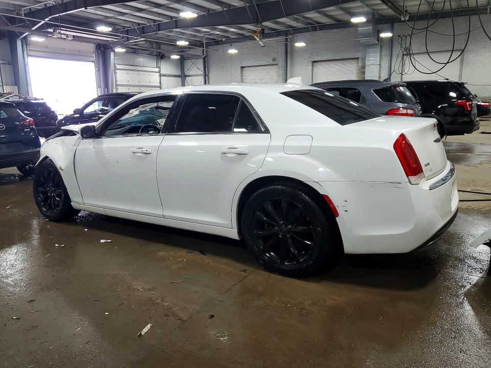Photo 2 from auction – 2017 CHRYSLER 300 with VIN 2C3CCARG9HH571489