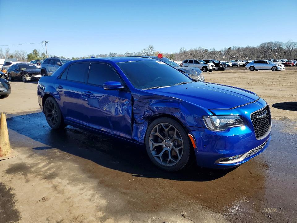 Photo 4 from auction – 2019 CHRYSLER 300 with VIN 2C3CCABG4KH733224