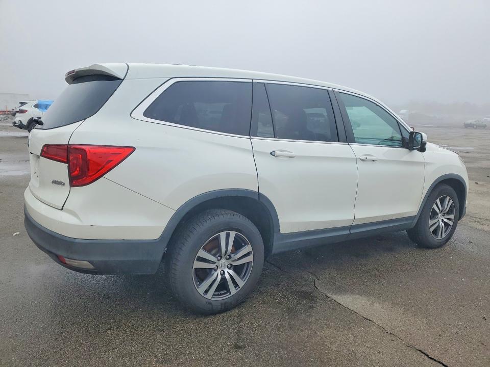 Photo 3 from auction – 2017 HONDA PILOT with VIN 5FNYF6H56HB055179