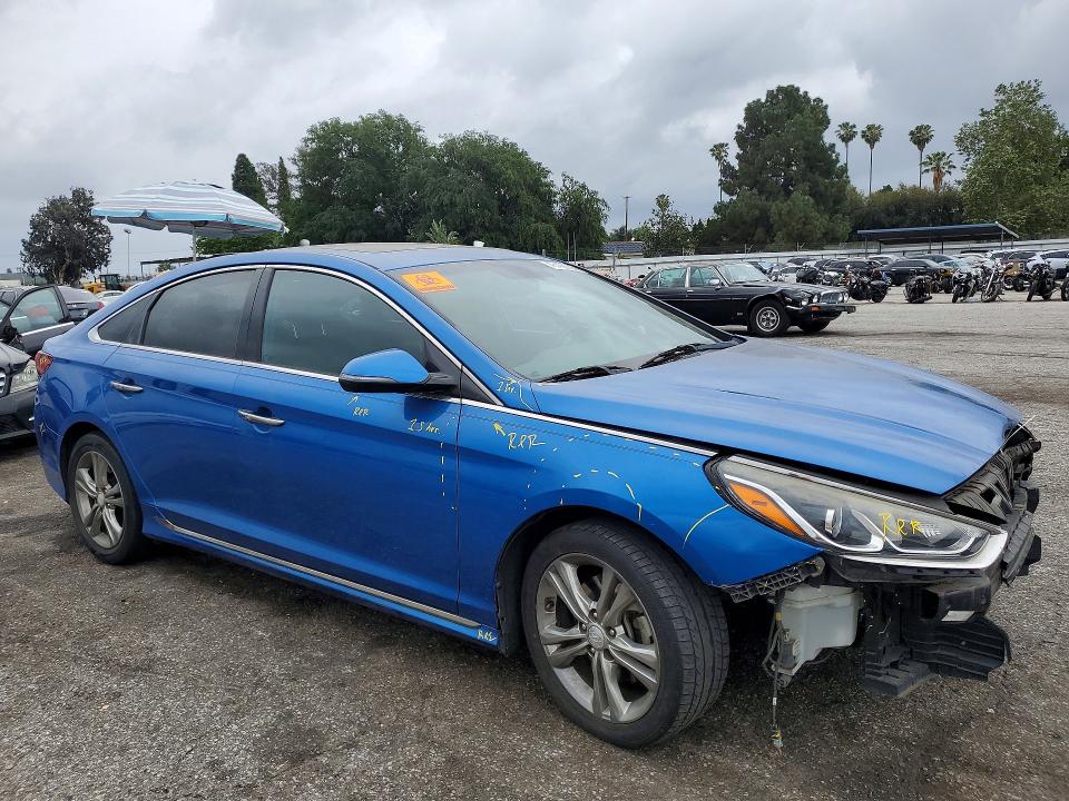 Photo 4 from auction – 2018 HYUNDAI SONATA with VIN 5NPE34AF4JH604730