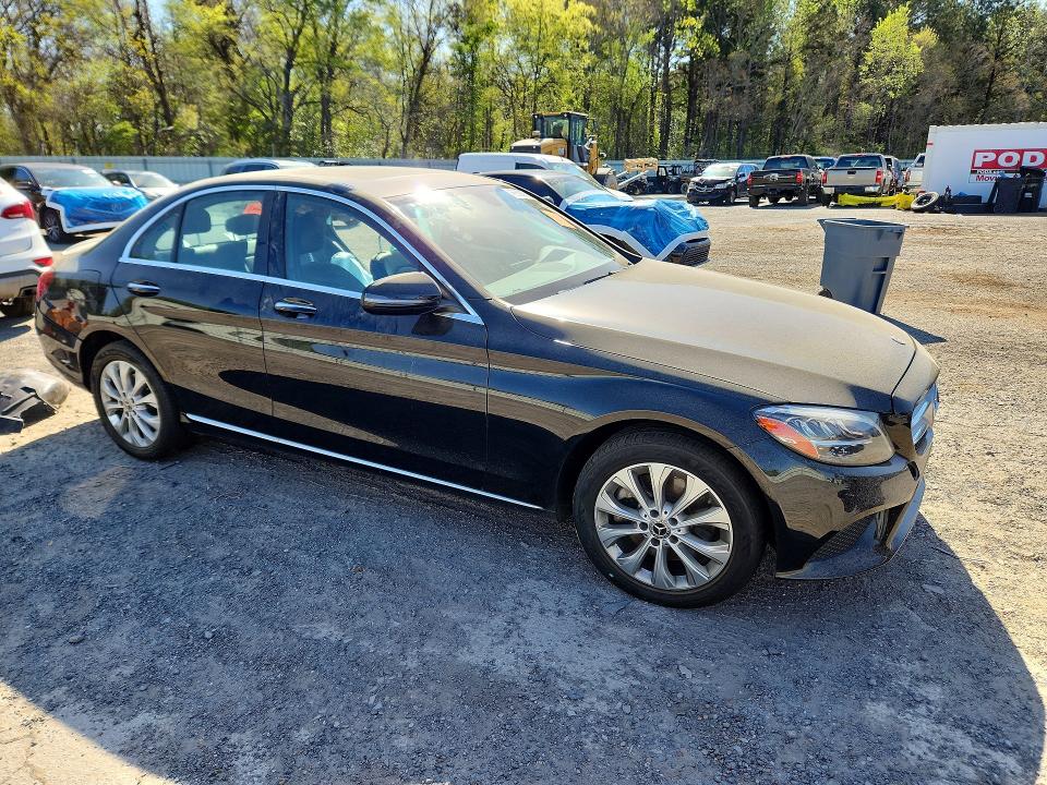 Снимка 4 от търг – 2019 MERCEDES BENZ C с VIN 55SWF8EB0KU302117