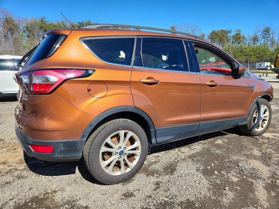 Photo 3 from auction – 2017 FORD ESCAPE with VIN 1FMCU9G91HUC06129