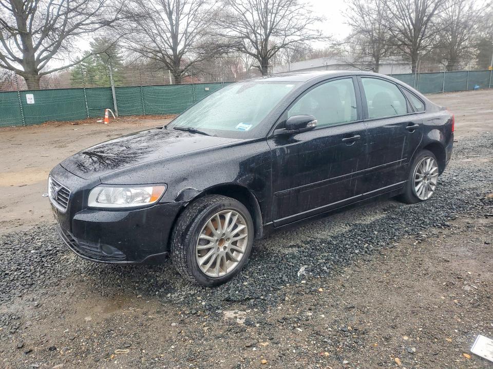 VOLVO S40 2010 مع رقم تعريف المركبة YV1382MS0A2508210 - صورة من المزاد