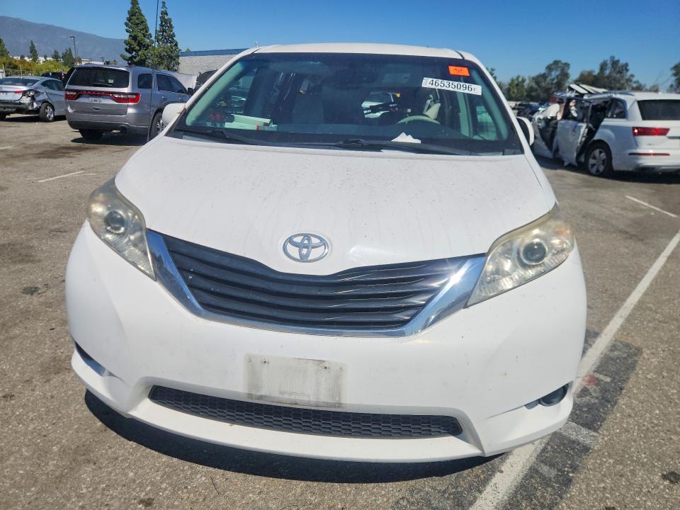 Photo 5 from auction – 2014 TOYOTA SIENNA with VIN 5TDKK3DC7ES431335