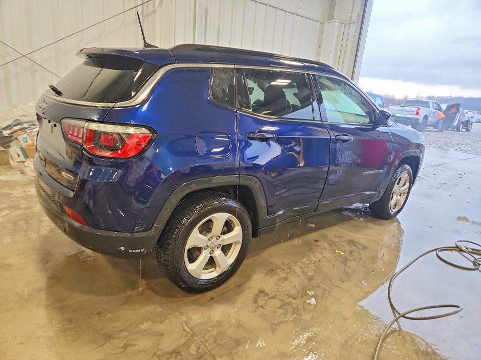 Photo 3 from auction – 2018 JEEP COMPASS with VIN 3C4NJDBB2JT342420