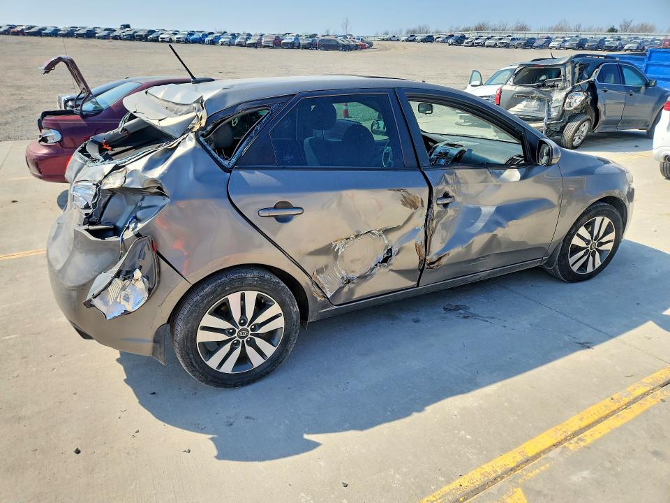 Photo 3 from auction – 2013 KIA FORTE with VIN KNAFU5A23D5656016