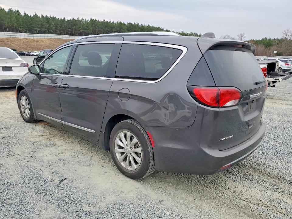 Photo 2 from auction – 2018 CHRYSLER PACIFICA with VIN 2C4RC1EG1JR114302