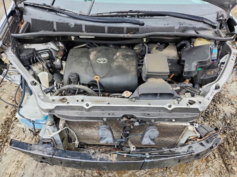 Photo 12 from auction – 2017 TOYOTA SIENNA with VIN 5TDKZ3DC2HS833862