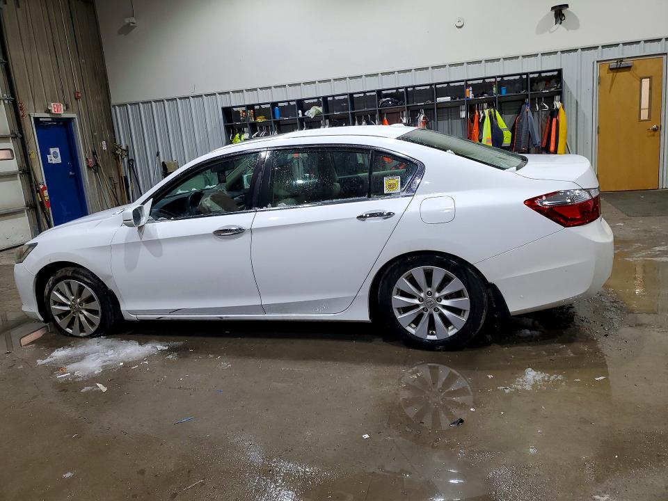 Photo 2 from auction – 2015 HONDA ACCORD with VIN 1HGCR2F82FA004745