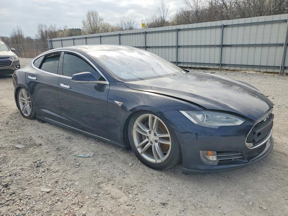 Photo 4 from auction – 2013 TESLA MODEL S with VIN 5YJSA1CG8DFP04863