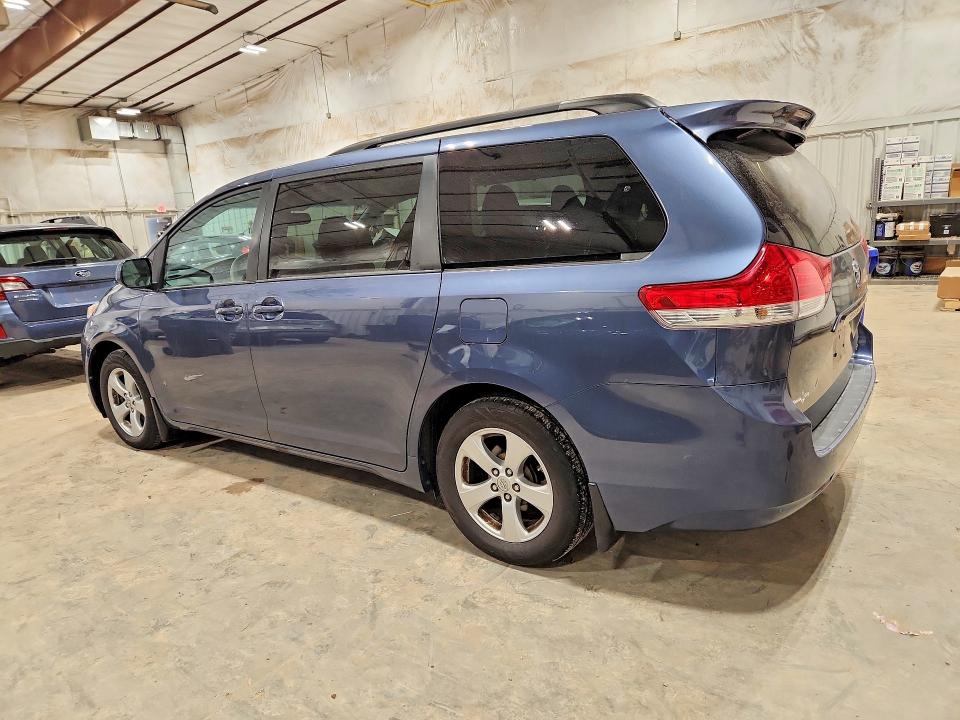 Photo 2 from auction – 2014 TOYOTA SIENNA with VIN 5TDKK3DC1ES465268