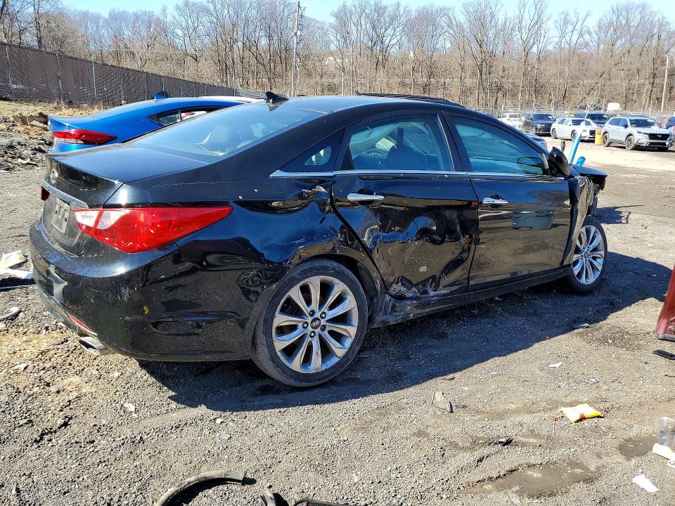 Photo 3 from auction – 2011 HYUNDAI SONATA with VIN 5NPEC4AC0BH008697