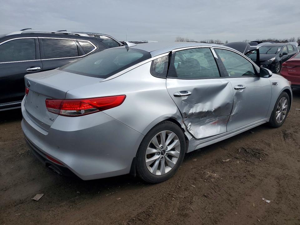 Photo 3 from auction – 2018 KIA OPTIMA with VIN 5XXGU4L33JG231958