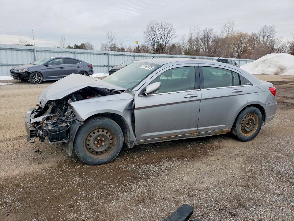 CHRYSLER 200 2013 with VIN 1C3CCBAB3DN634318 - Photo from auction