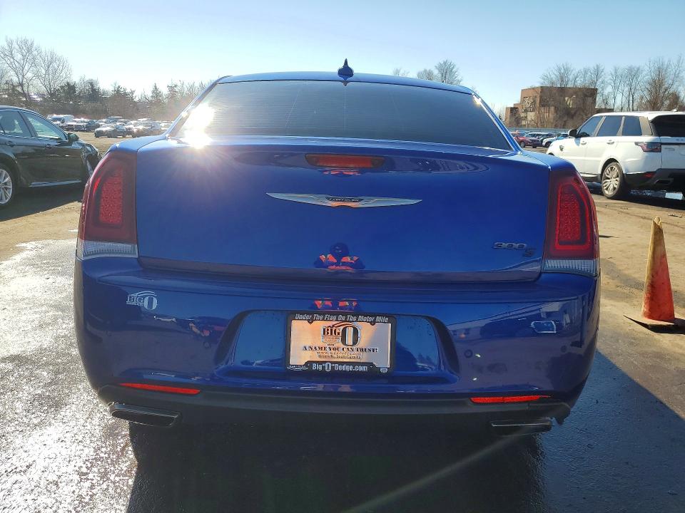 Photo 6 from auction – 2019 CHRYSLER 300 with VIN 2C3CCABG4KH733224