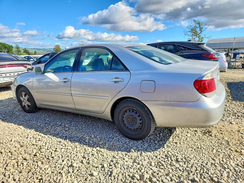 Photo 2 from auction – 2005 TOYOTA CAMRY with VIN 4T1BE32K65U072567