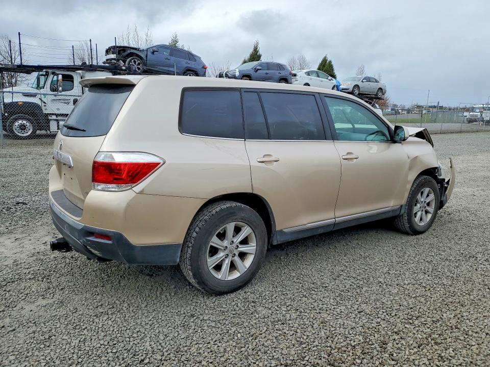 Photo 3 from auction – 2013 TOYOTA HIGHLANDER with VIN 5TDBK3EH4DS233532