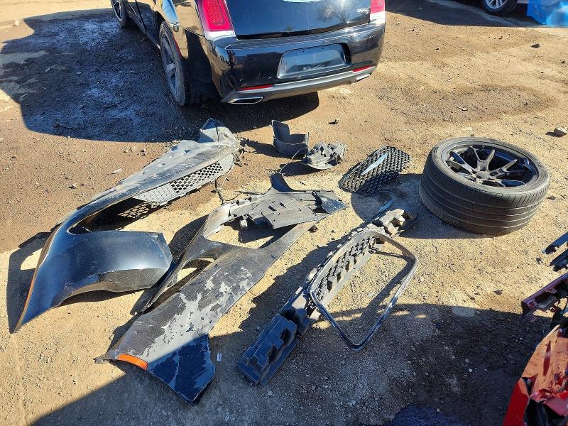 Photo 12 from auction – 2019 CHRYSLER 300 with VIN 2C3CCABG5KH562936