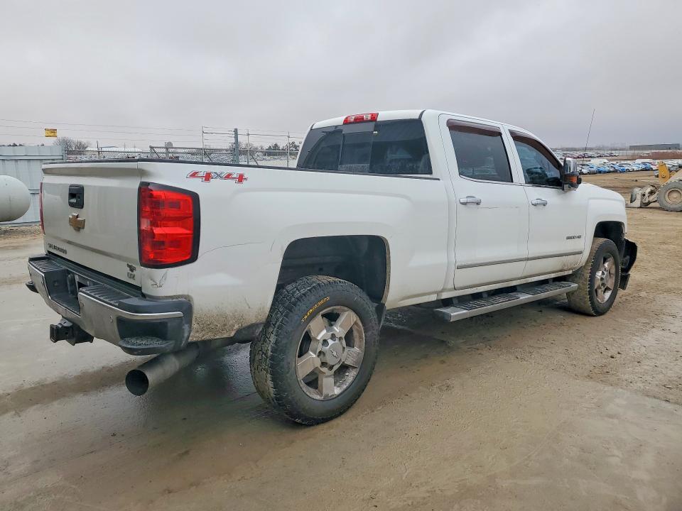 Photo 3 from auction – 2015 CHEVROLET SILVERADO with VIN 1GC1KWE80FF504456