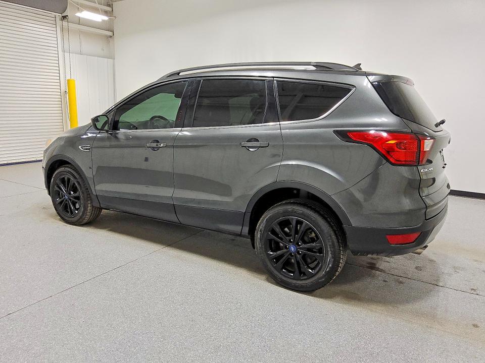 Photo 2 from auction – 2019 FORD ESCAPE with VIN 1FMCU0HDXKUA41932