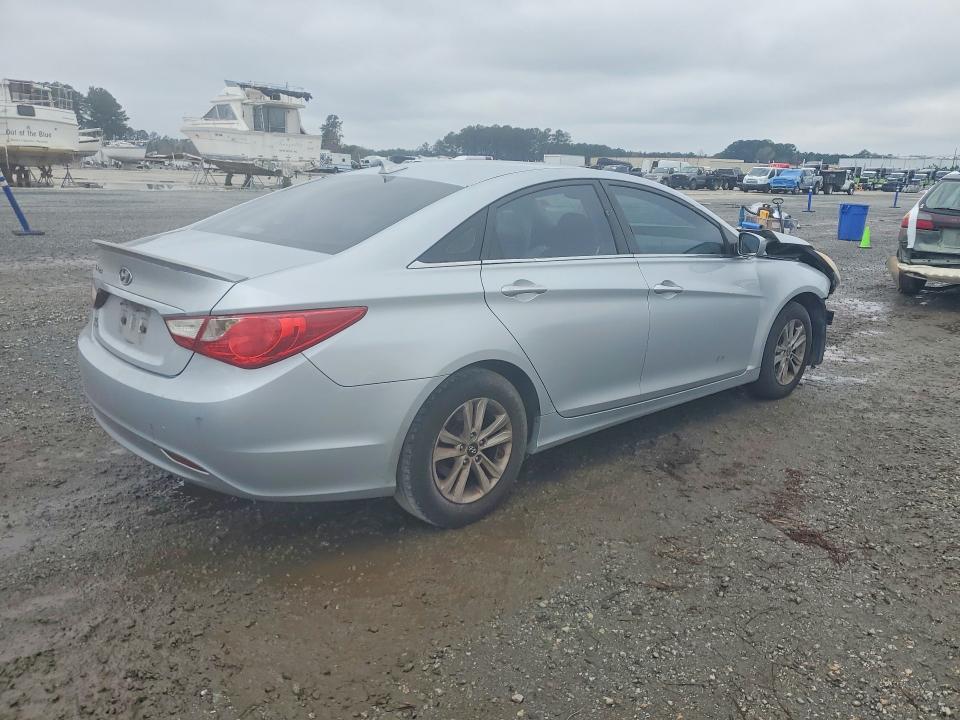 Photo 3 from auction – 2013 HYUNDAI SONATA with VIN 5NPEB4AC4DH527743