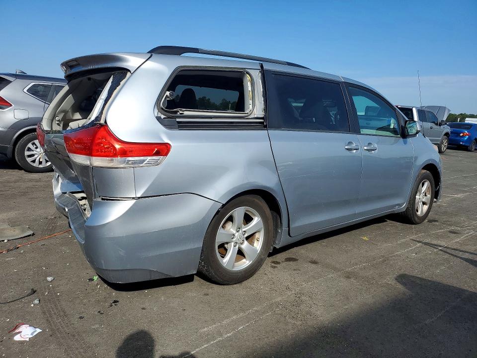 Photo 3 from auction – 2014 TOYOTA SIENNA with VIN 5TDKK3DC2ES417598