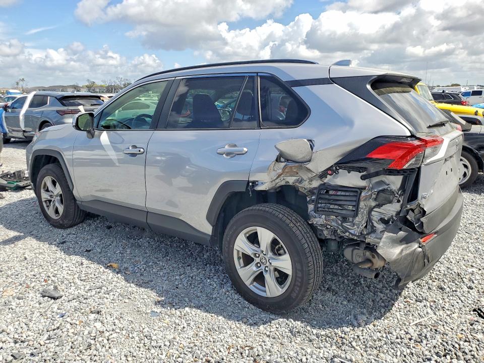 Photo 2 from auction – 2019 TOYOTA RAV4 with VIN JTMP1RFV4KD523925