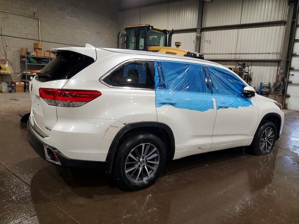 Photo 3 from auction – 2018 TOYOTA HIGHLANDER with VIN 5TDJZRFHXJS534066