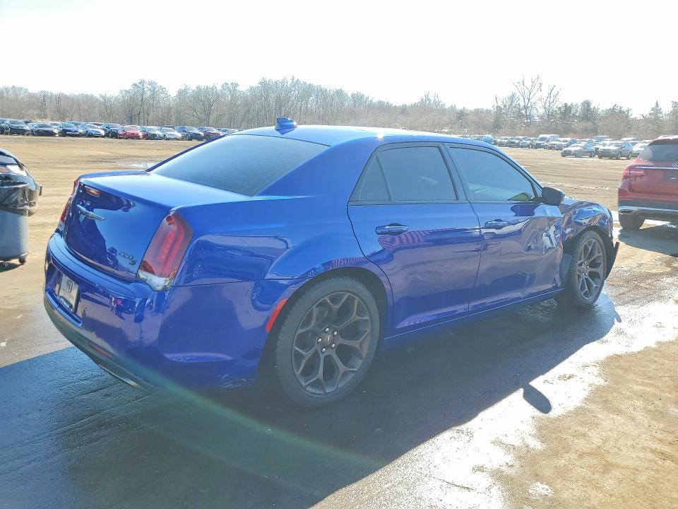 Photo 3 from auction – 2019 CHRYSLER 300 with VIN 2C3CCABG4KH733224