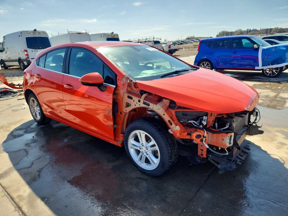 Photo 4 from auction – 2018 CHEVROLET CRUZE with VIN 3G1BE6SM4JS637330